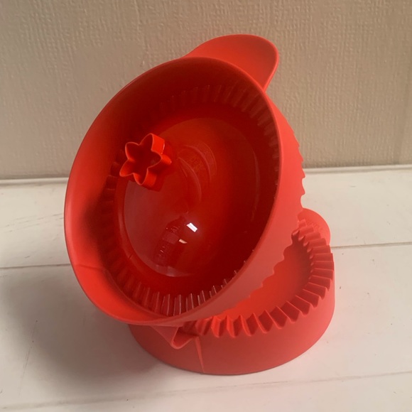 NEW Tupperware Mini Pie Maker - Picture 7 of 10